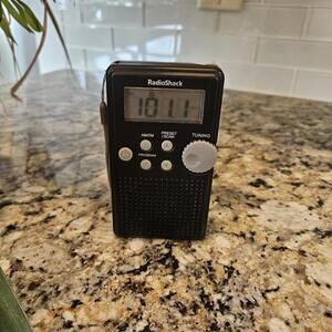 Radio Shack Digital Pocket Radio Portable AM/FM 12-587 1200587 Tested Works